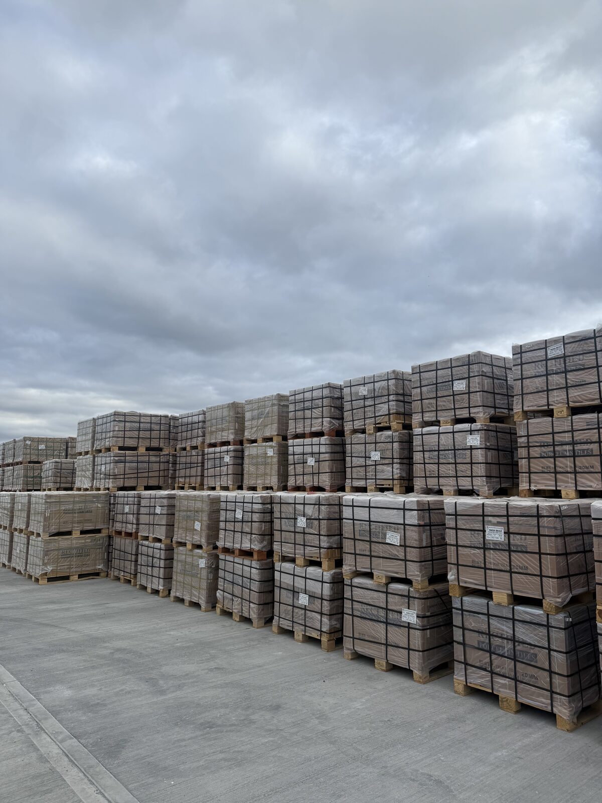 Sati Paving UK stockyard - Mixed pallets